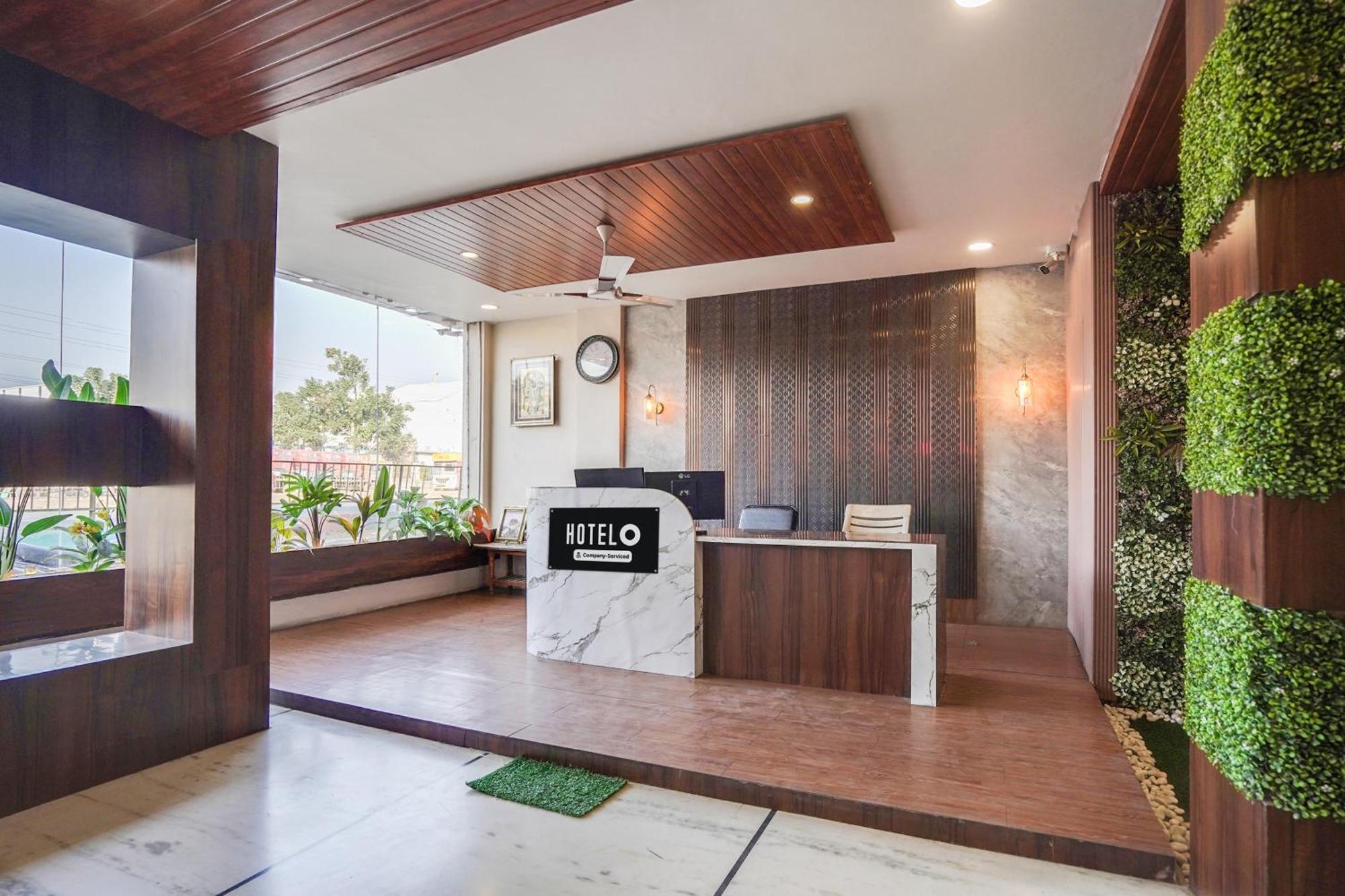 Super Hotel O Pithampur Formerly Ganga Residency Akolia ภายนอก รูปภาพ