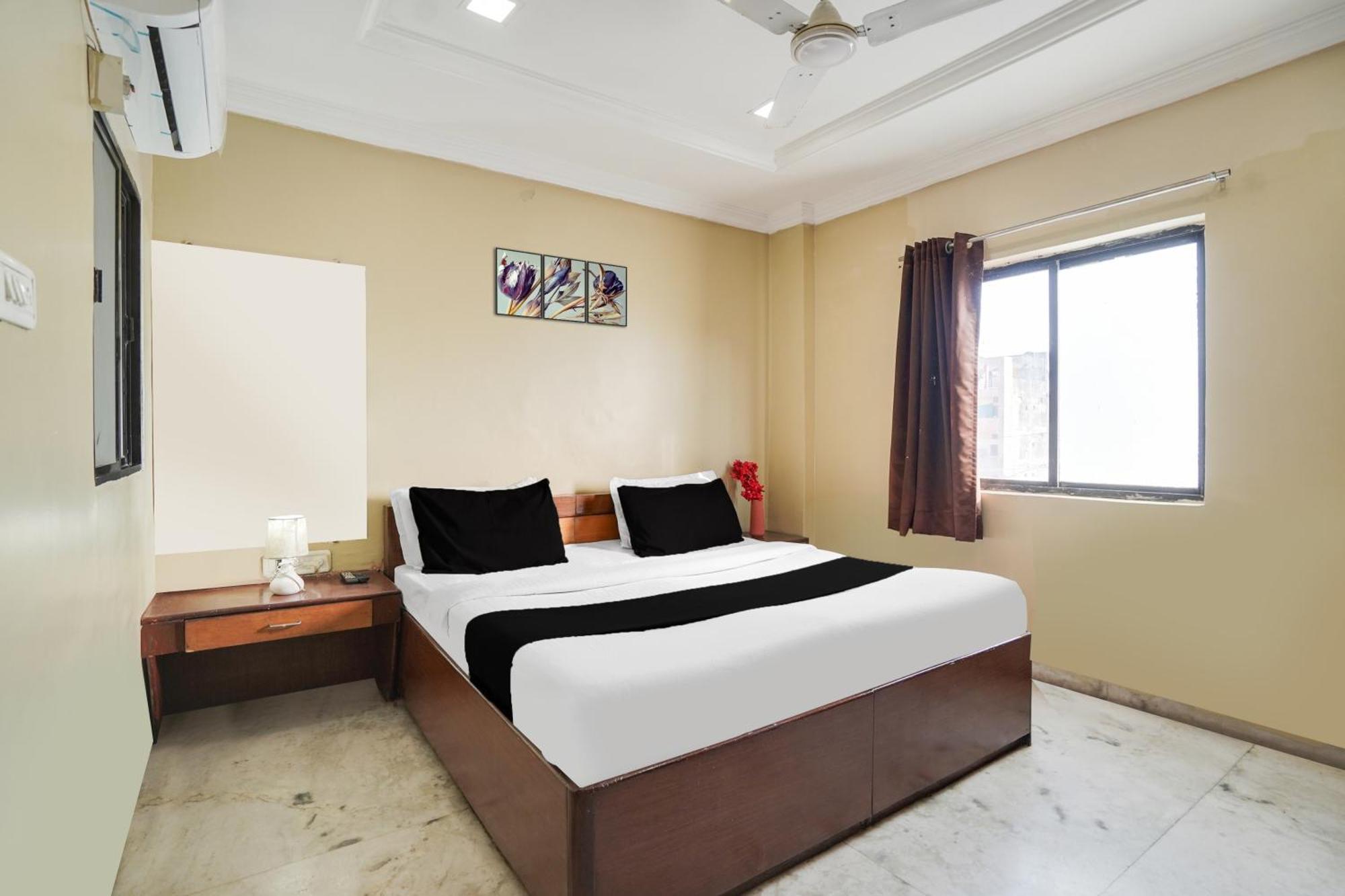 Super Hotel O Pithampur Formerly Ganga Residency Akolia ภายนอก รูปภาพ