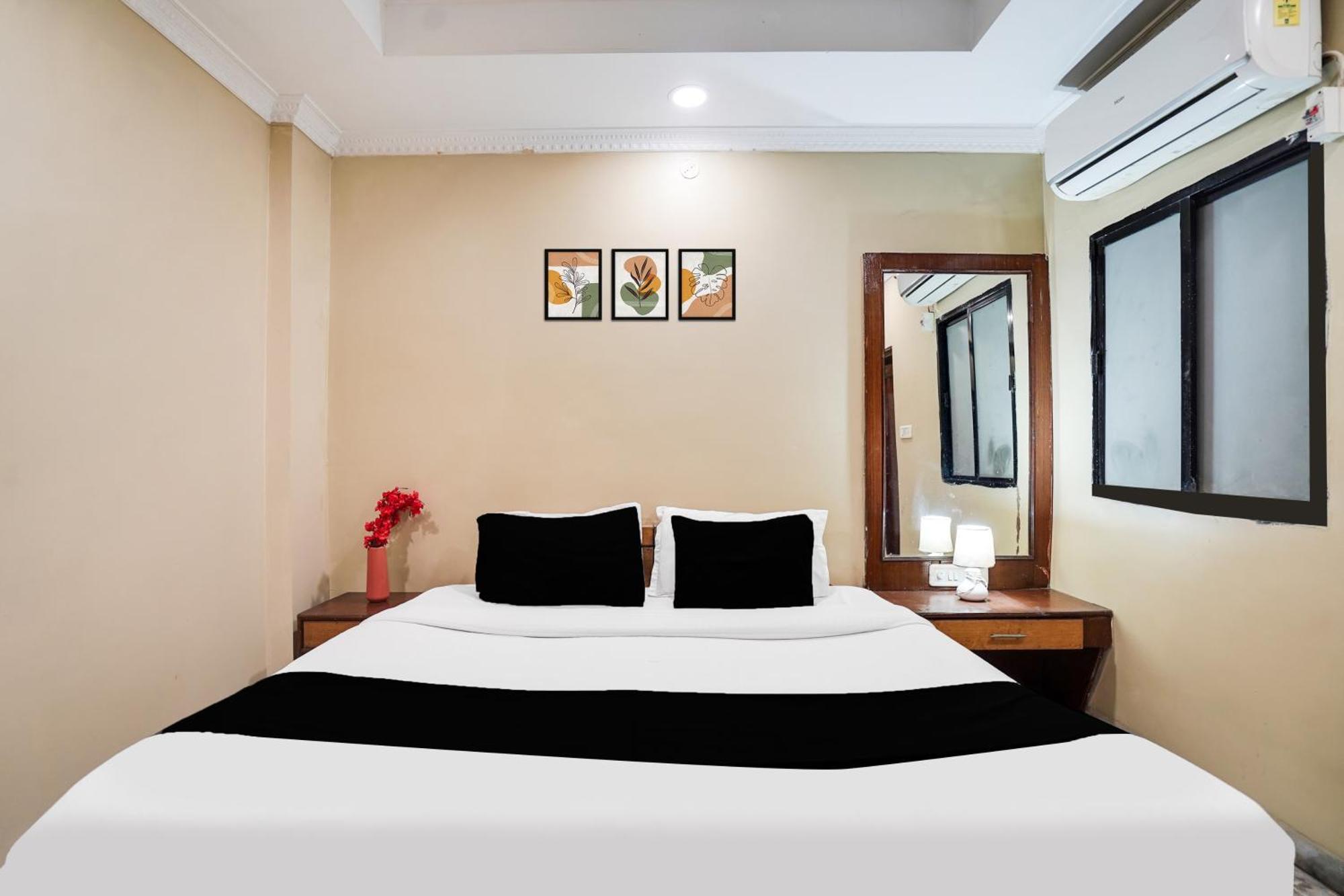 Super Hotel O Pithampur Formerly Ganga Residency Akolia ภายนอก รูปภาพ