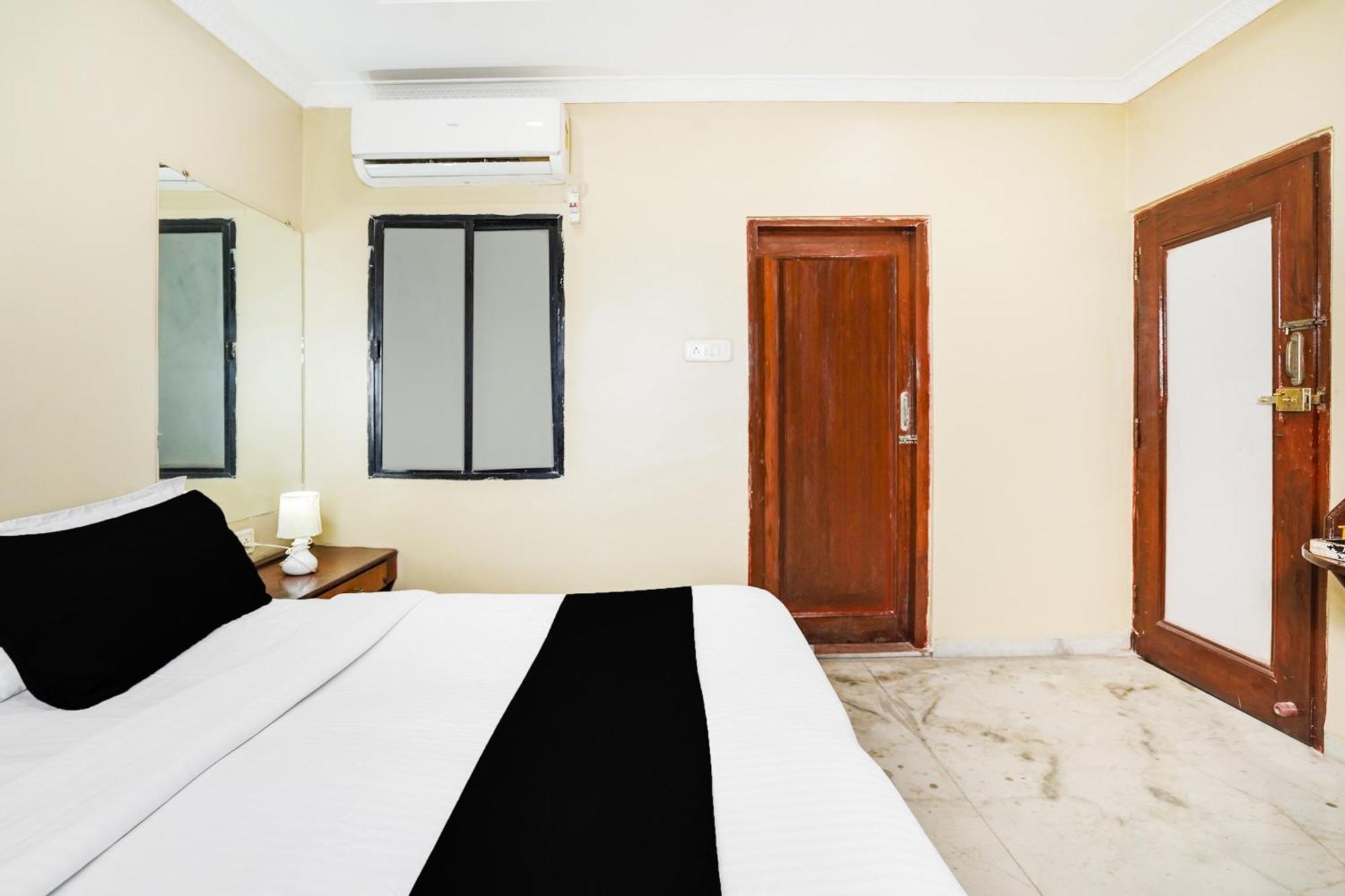 Super Hotel O Pithampur Formerly Ganga Residency Akolia ภายนอก รูปภาพ