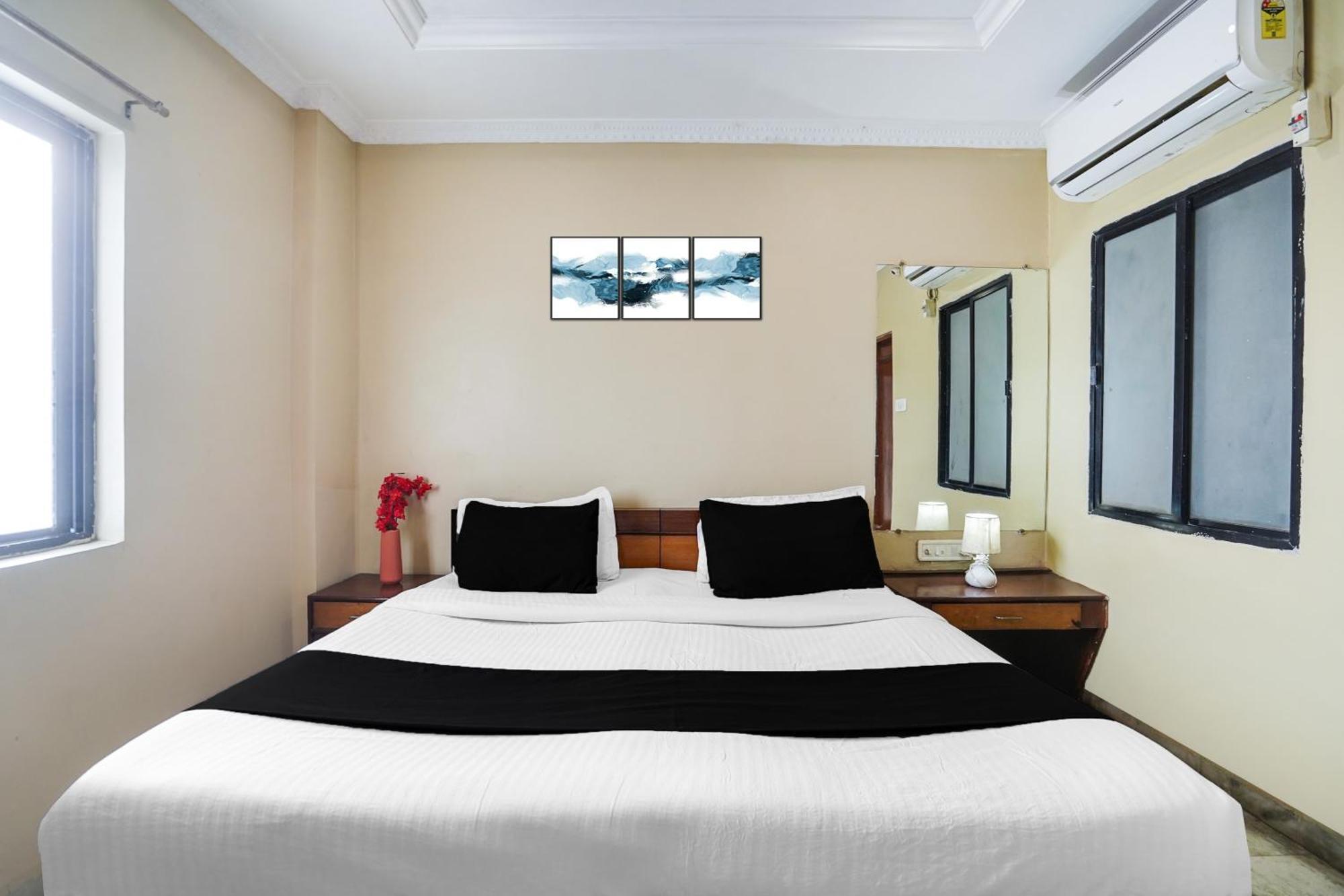 Super Hotel O Pithampur Formerly Ganga Residency Akolia ภายนอก รูปภาพ