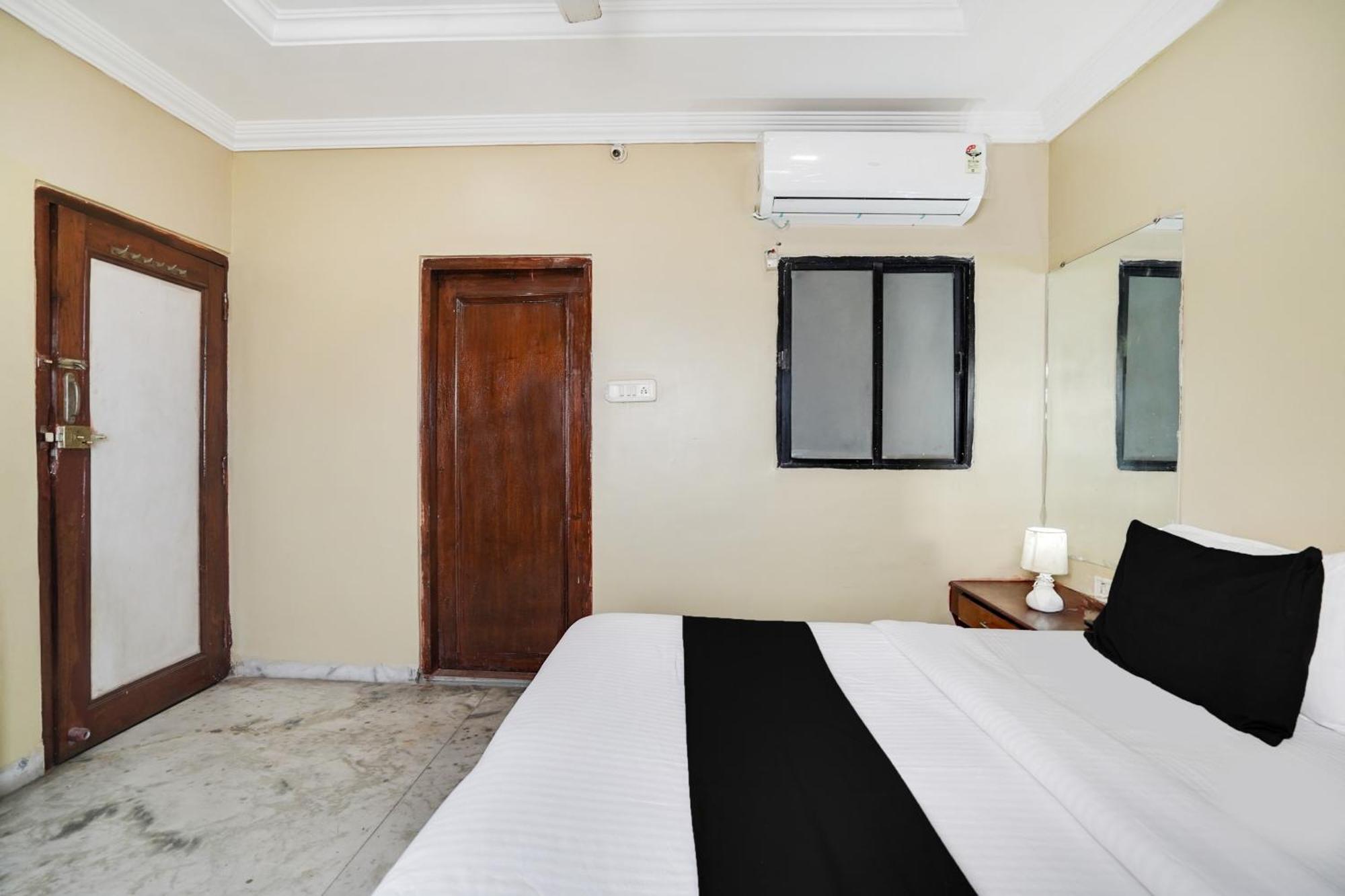 Super Hotel O Pithampur Formerly Ganga Residency Akolia ภายนอก รูปภาพ