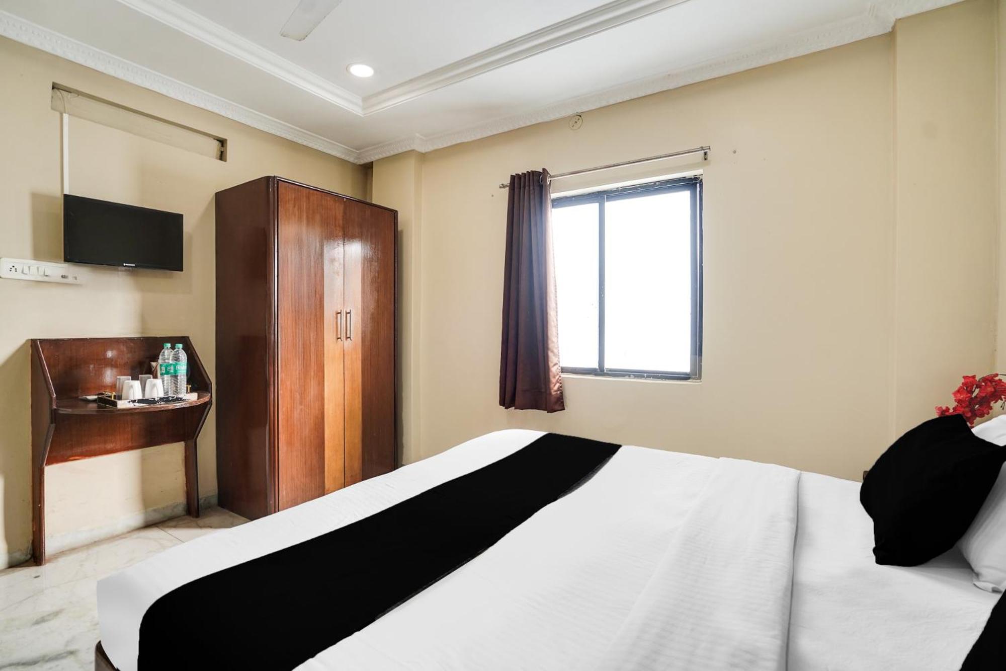 Super Hotel O Pithampur Formerly Ganga Residency Akolia ภายนอก รูปภาพ